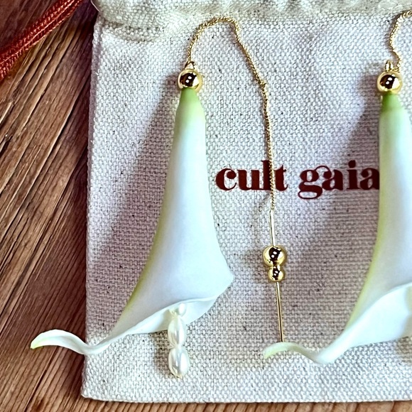 NWT Cult Gaia Calla Cultured Pearl Earrings - Picture 7 of 16